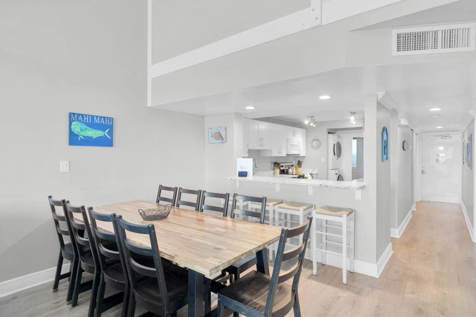 St John - Downtown Waterfront Penthouse Pool Parking Dock House in Key West