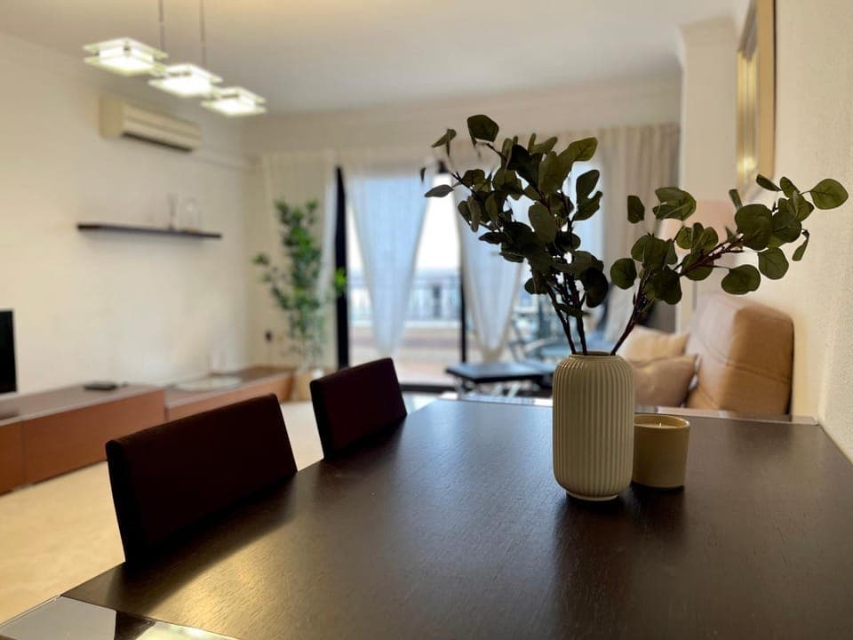 TV and multimedia, Living room, Seating area, Dining area, air conditioner