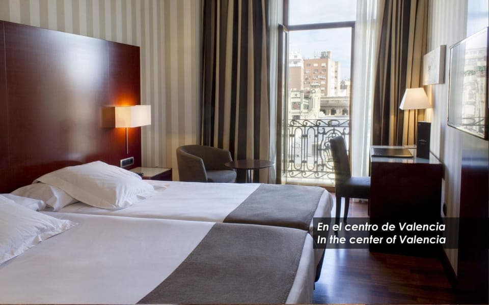 Photo of the whole room, Bedroom, City view