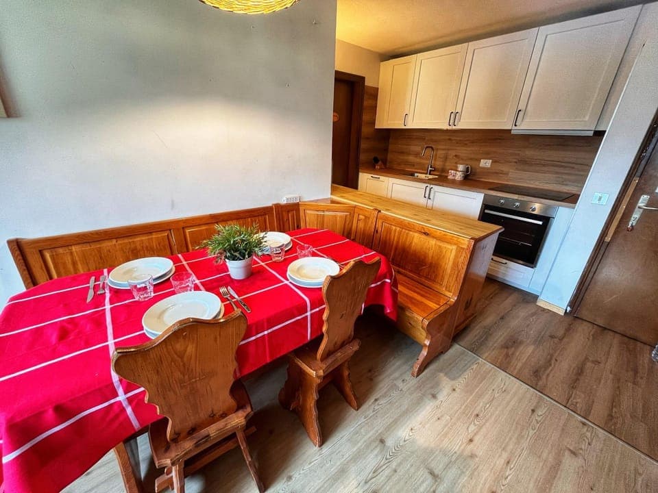 Kitchen or kitchenette, Living room, Dining area, oven, stove