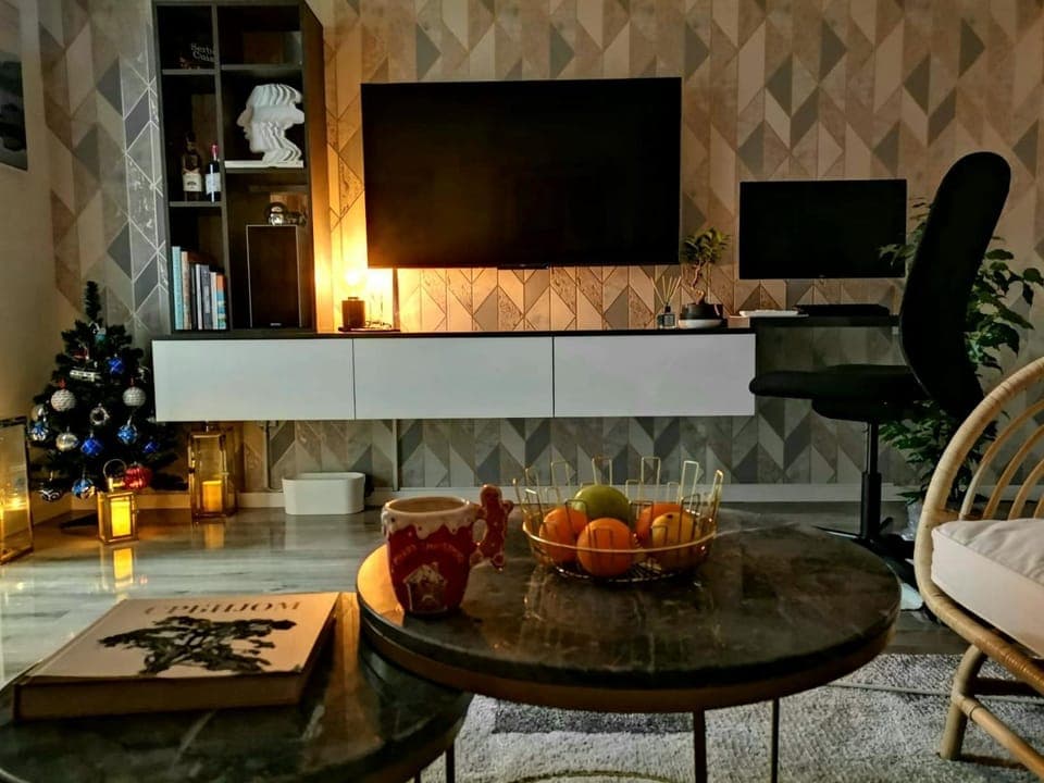 TV and multimedia, Seating area, Dining area