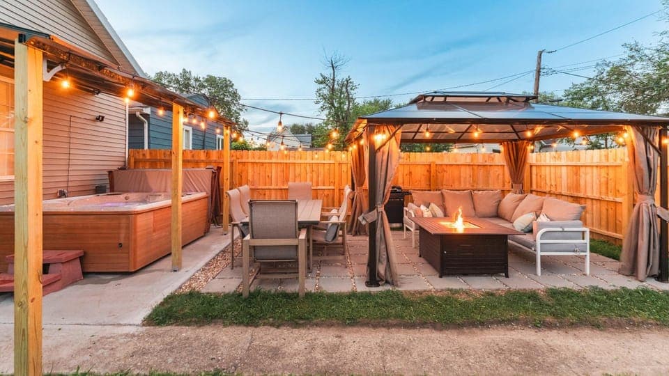 Patio, BBQ facilities, Hot Tub, Balcony/Terrace, Dining area, Garden view