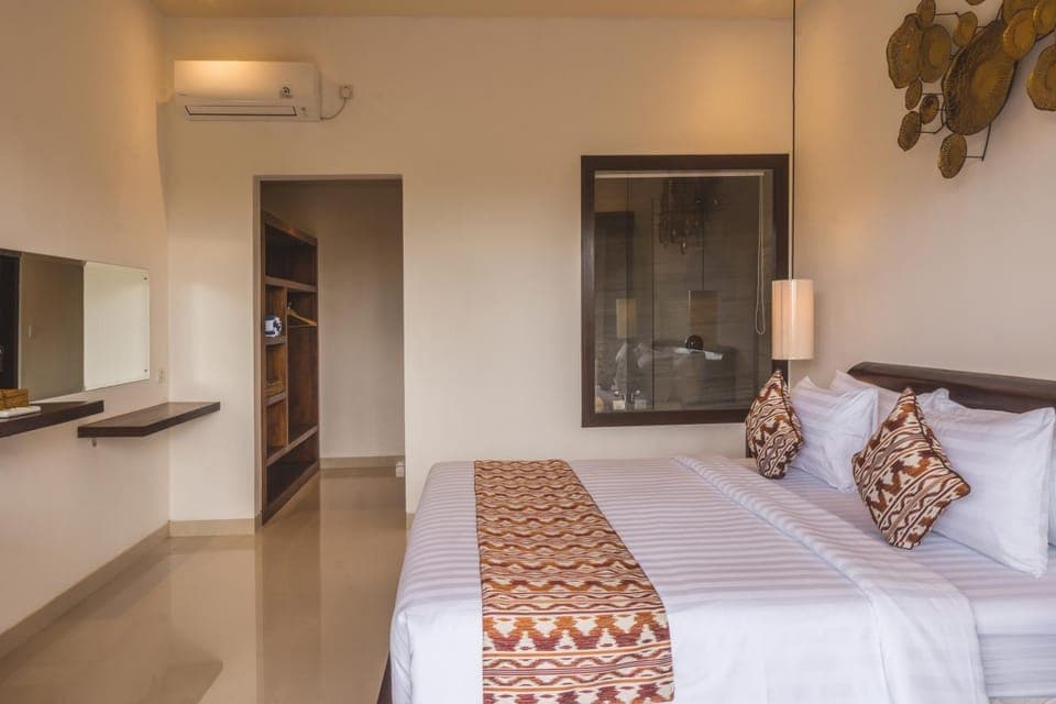 Bed, Photo of the whole room, Bedroom, wardrobe, air conditioner