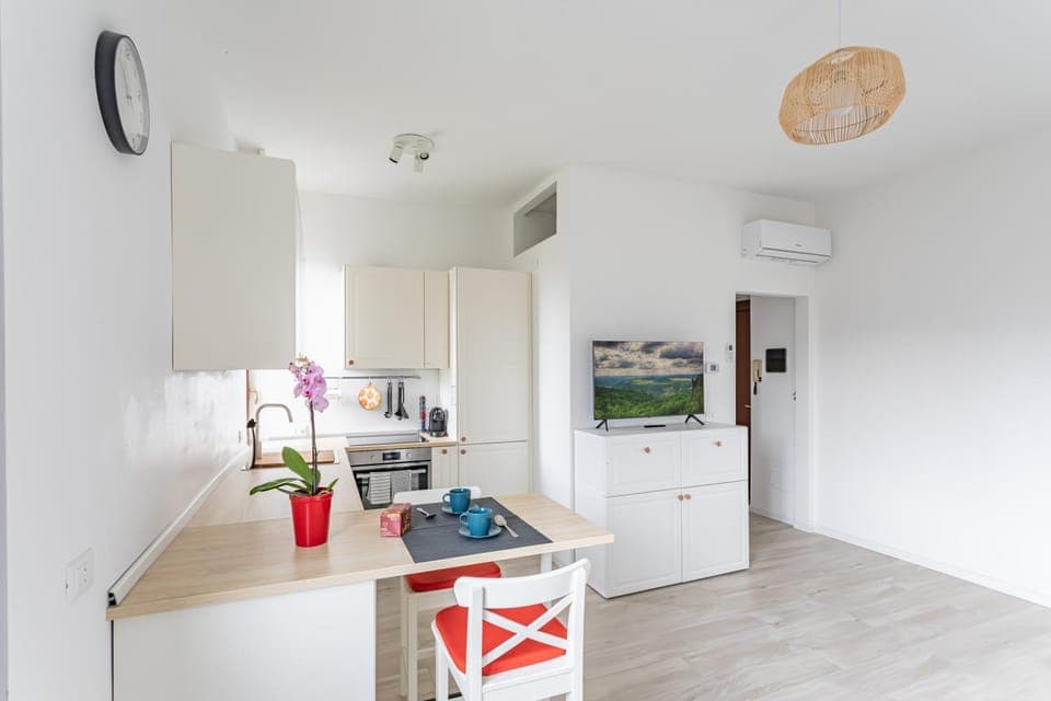 Kitchen or kitchenette, Dining area, pet friendly, stove, air conditioner