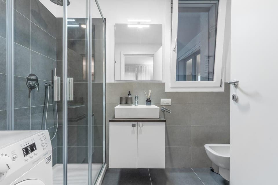 Shower, Toilet, Bathroom, bidet, towels, washing machine