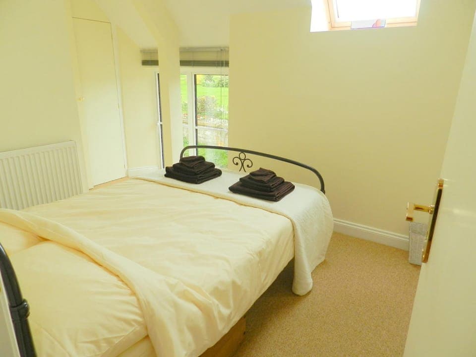 Bedroom, internet, towels