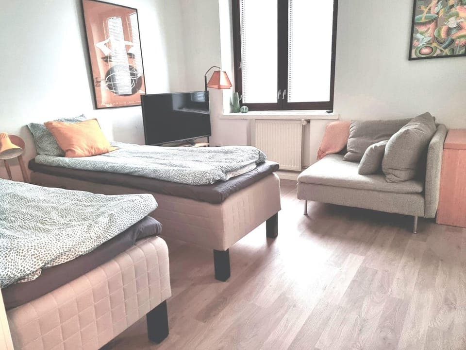 Bed, TV and multimedia, Living room, Photo of the whole room, Seating area, Bedroom