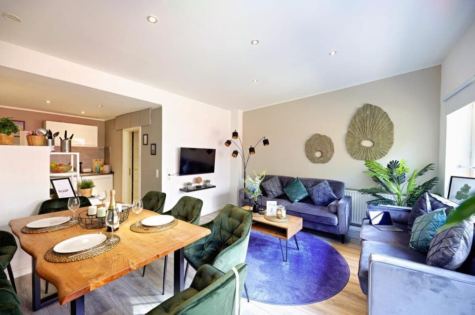 TV and multimedia, Living room, Photo of the whole room, Dining area