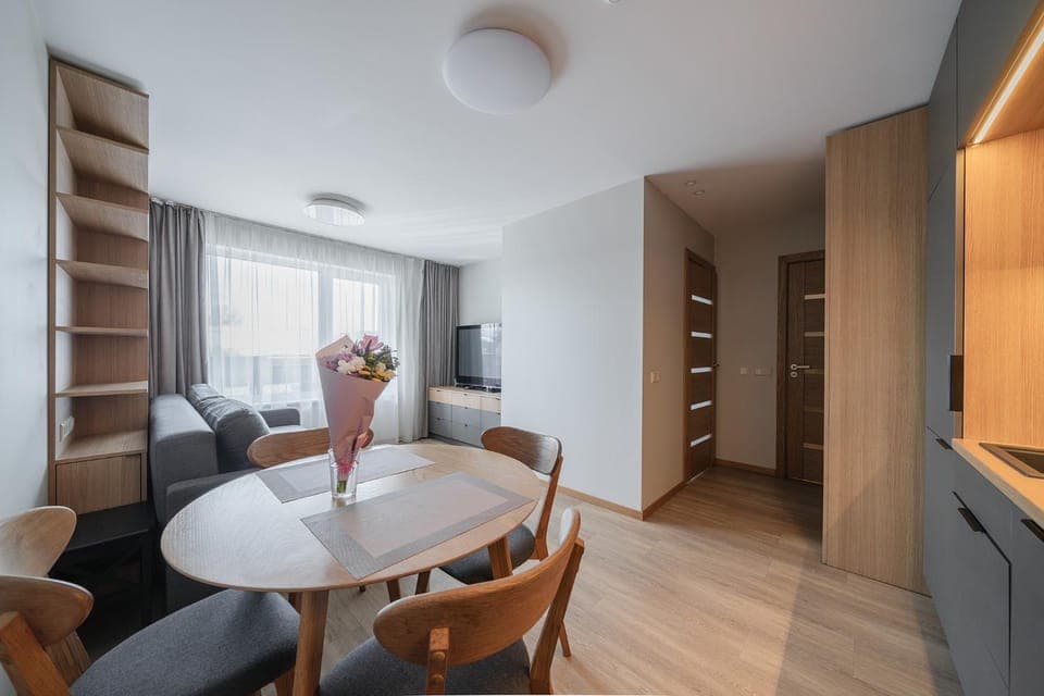 TV and multimedia, Living room, Seating area, Dining area