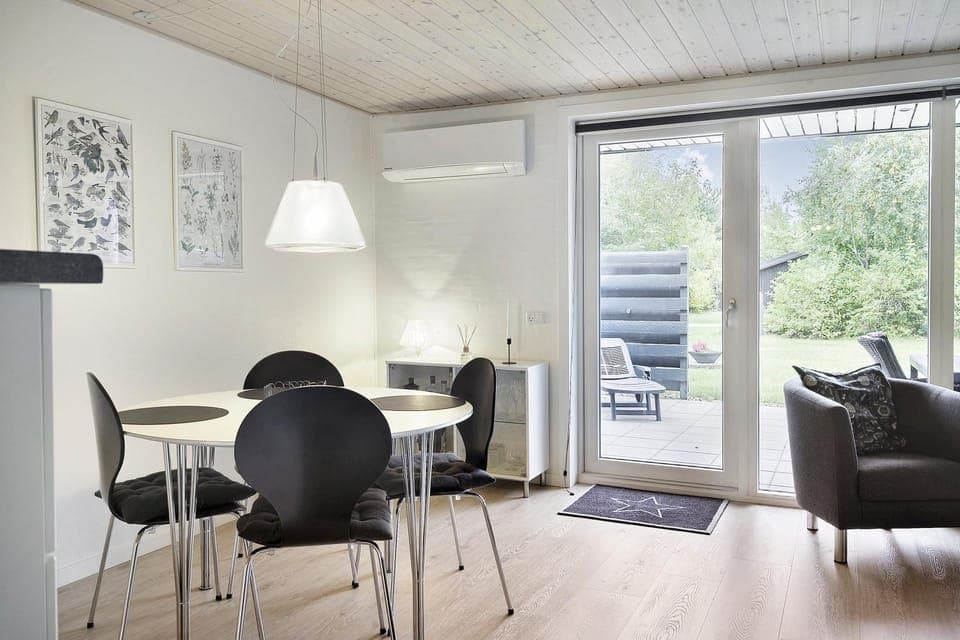 Seating area, Dining area