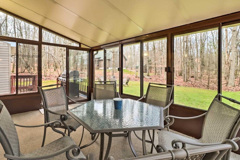 Near Big Boulder Mtn: Cabin w/ Furnished Deck Cabin in Tunkhannock Township