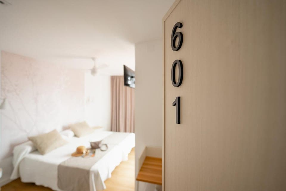 Bed, Decorative detail, Bedroom, fireplace
