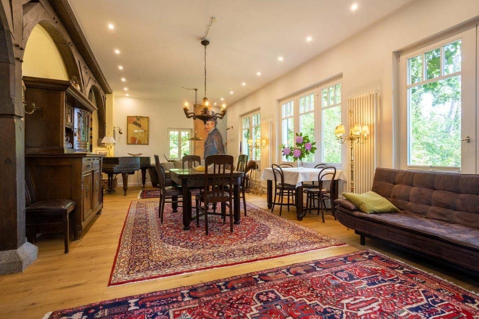 Living room, Dining area