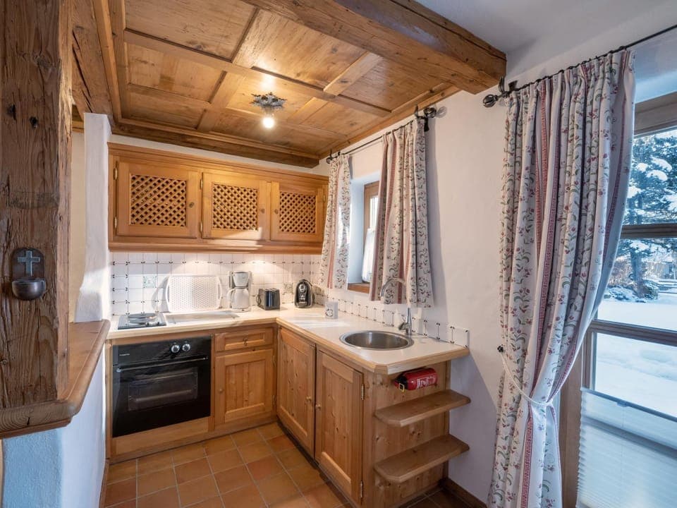 Kitchen or kitchenette, pet friendly, stove