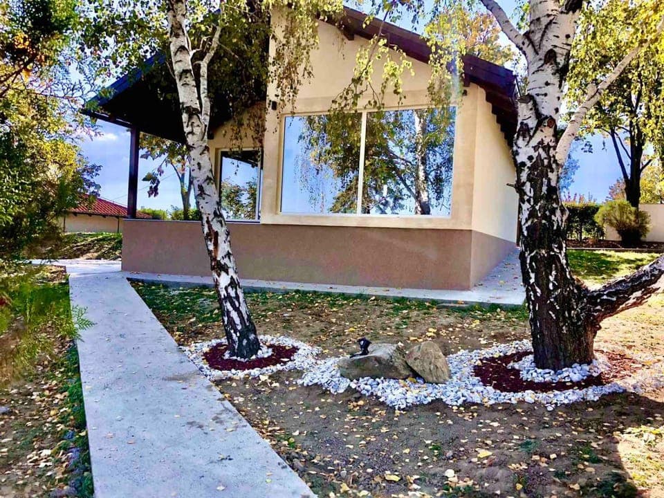 Property building, Day, Garden, Garden view