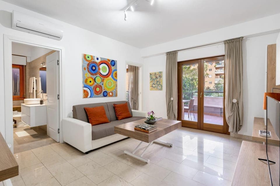 Communal lounge/ TV room, Living room, Seating area, Dining area, hair dresser, internet, soundproof, air conditioner