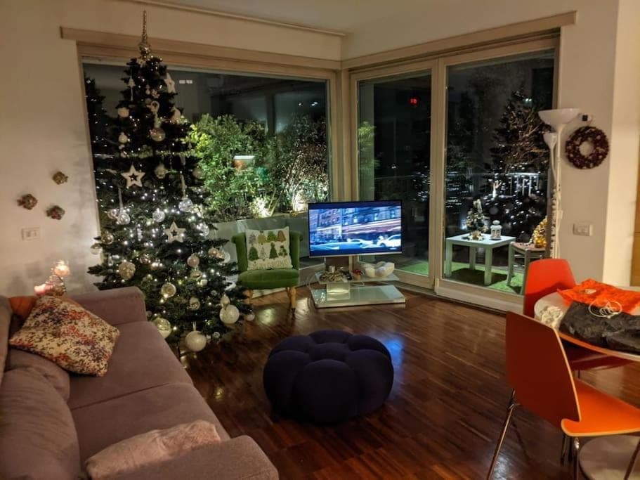 TV and multimedia, Living room, Seating area, Evening entertainment