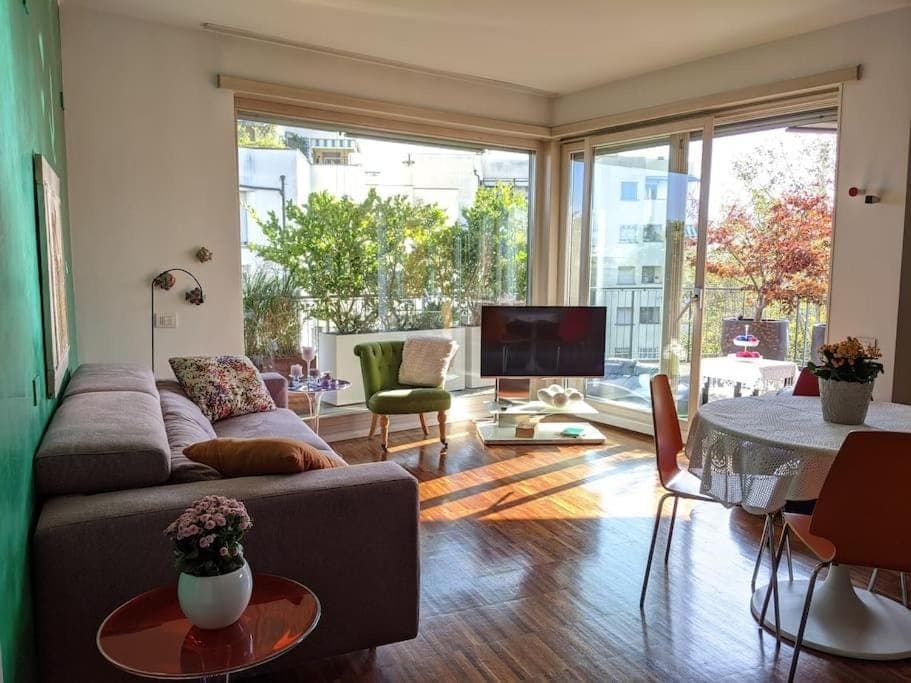 Communal lounge/ TV room, TV and multimedia, Living room, Seating area, Dining area, Evening entertainment