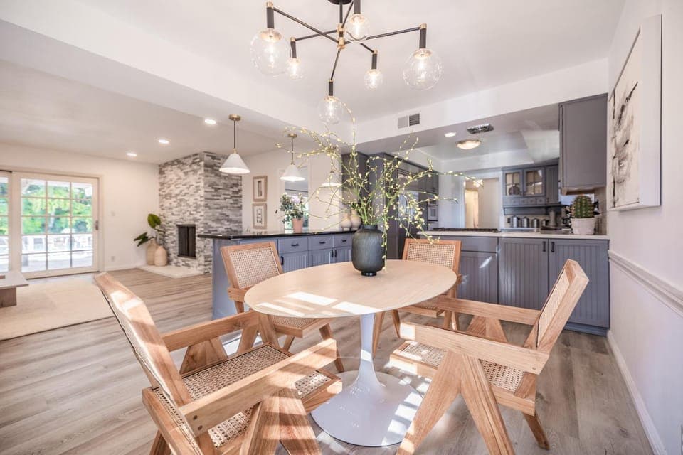 Seating area, Dining area