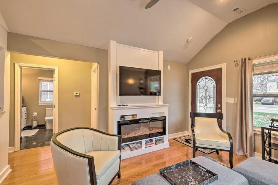 Luxe Lyndon Home < 11 Mi to Dtwn Louisville! House in Louisville