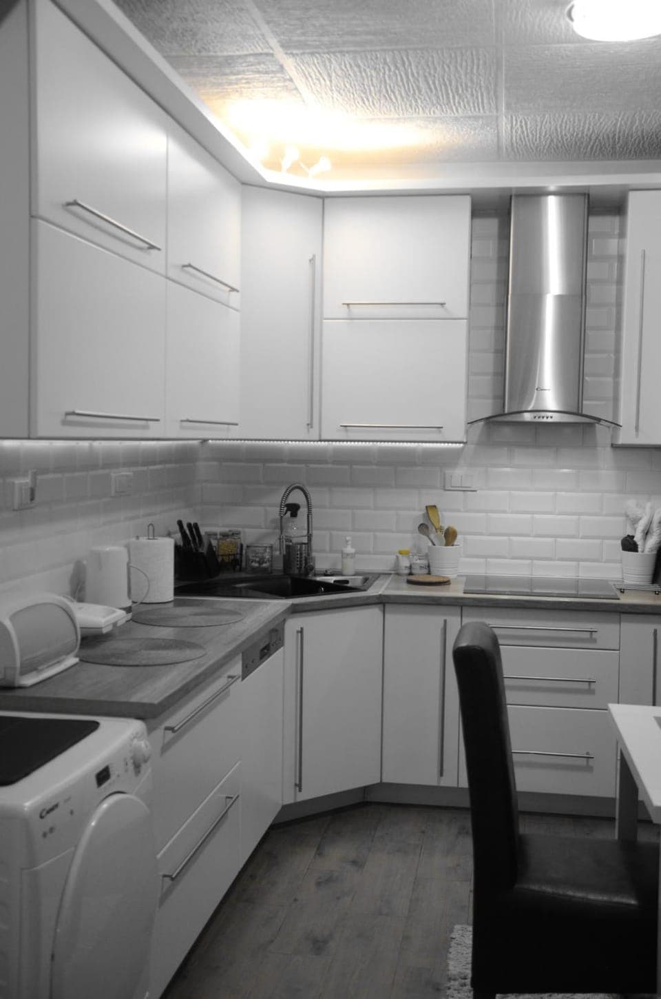 Kitchen or kitchenette, Seating area, stove