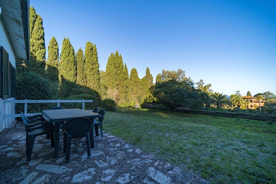 Day, Natural landscape, Garden, Dining area, Garden view