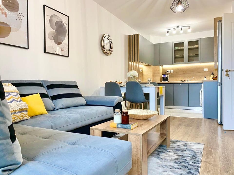 Kitchen or kitchenette, Living room, Seating area, Dining area