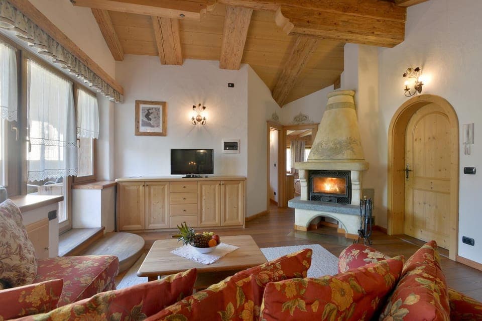 Communal lounge/ TV room, Living room