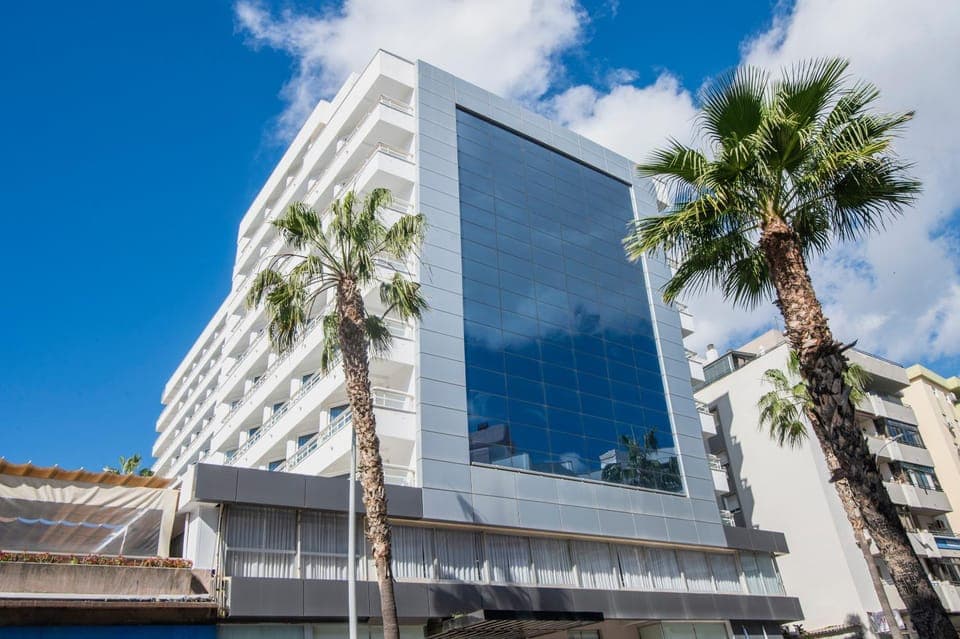 Property building, Facade/entrance, Day, View (from property/room), Balcony/Terrace, Lobby or reception, Pets, City view, Street view, Parking, ATM