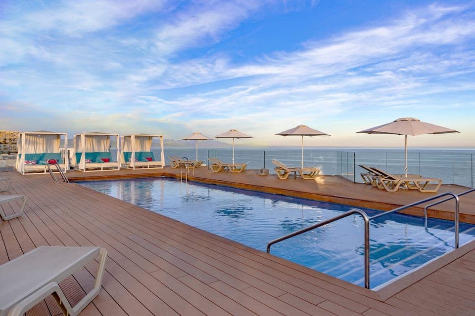 Day, Natural landscape, Sea view, Swimming pool, sunbed