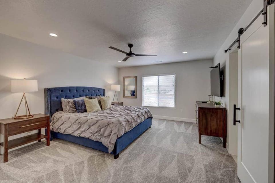 TV and multimedia, Bedroom, fireplace