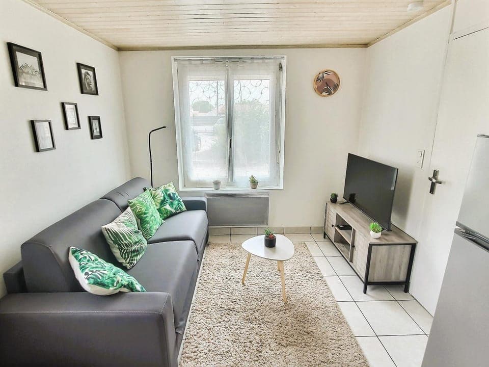 TV and multimedia, Living room, Seating area, heating