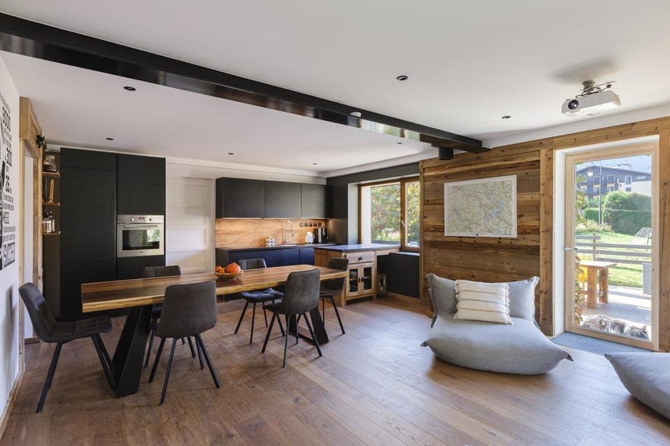 Kitchen or kitchenette, Living room, Seating area, Dining area, minibar, pet friendly