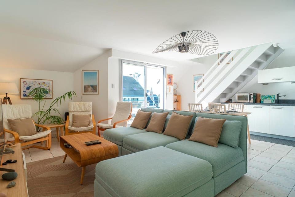 Kitchen or kitchenette, Living room, Dining area