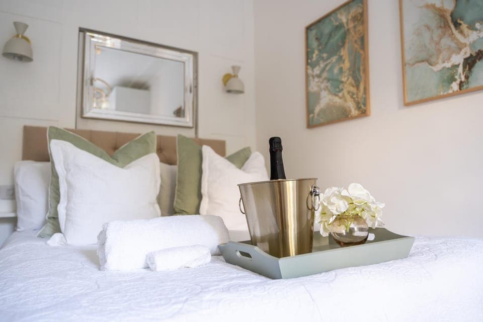 Bed, Decorative detail, Bedroom