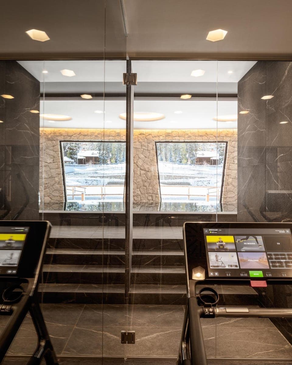 Spa and wellness centre/facilities, Fitness centre/facilities, Lake view, Mountain view, Sports