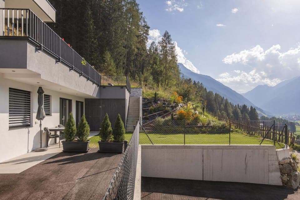 Property building, Spring, Garden, View (from property/room), Balcony/Terrace, Mountain view
