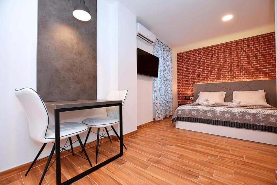 Bed, Photo of the whole room, Bedroom, air conditioner
