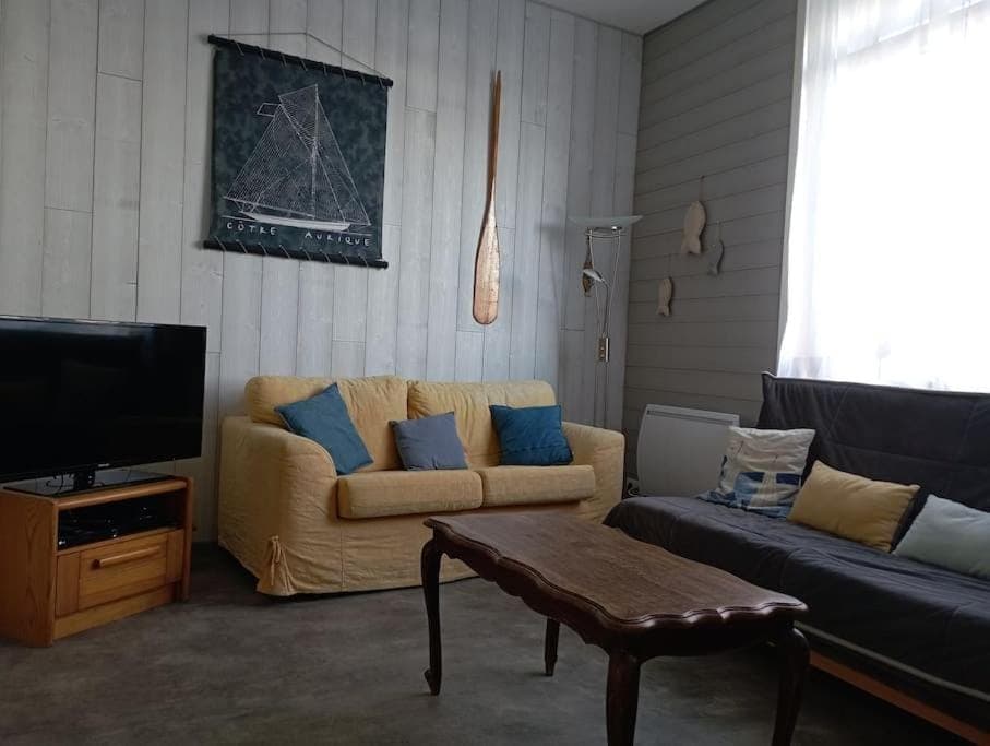 Living room, Seating area