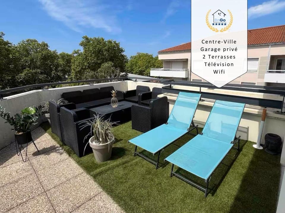 Patio, Communal lounge/ TV room, Day, Living room, Seating area, sunbed