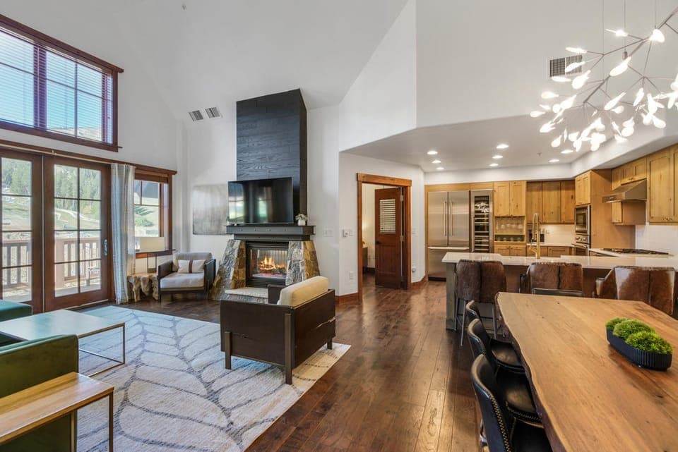 Ski School, Ski School, Skiing, Skiing, Living room, Floor plan, Dining area, Food, Food, Mountain view, flat iron, kitchen, kitchen