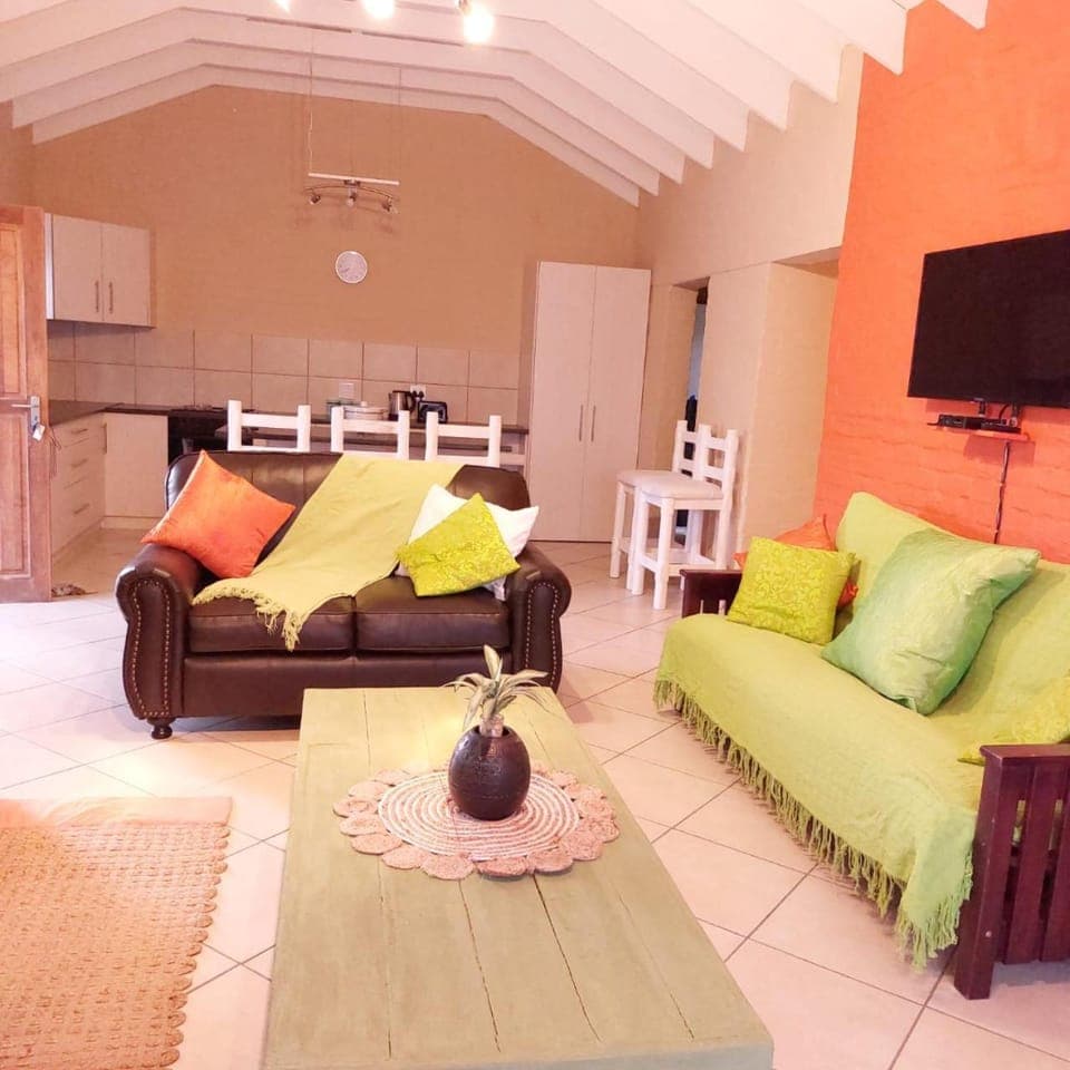 TV and multimedia, Kitchen or kitchenette, Living room, Seating area