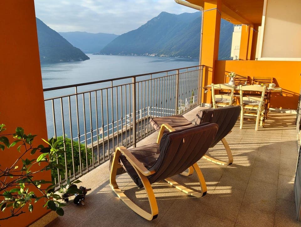 Balcony/Terrace, Lake view, Mountain view