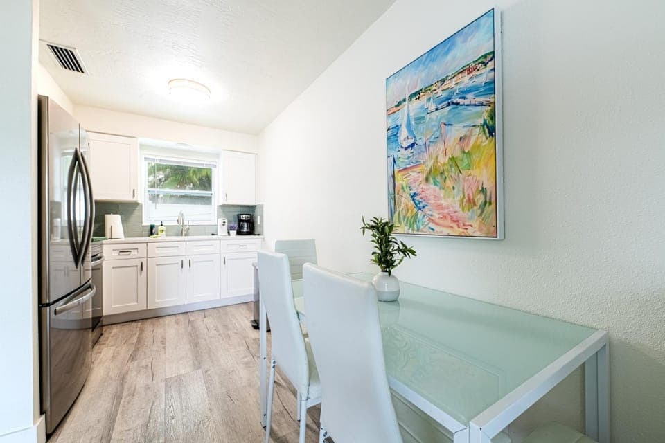 2bd 2ba Sunview 6 2Mins to BeachPool Apartment in Indian Rocks Beach