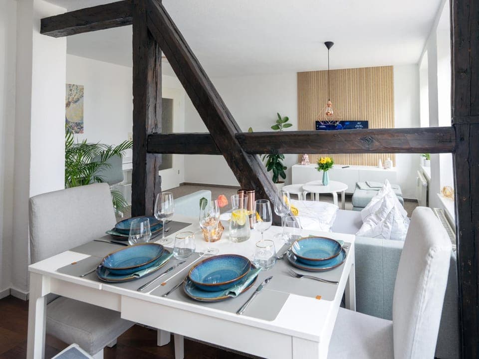 TV and multimedia, Kitchen or kitchenette, Living room, Seating area, Dining area, stove, stove, kitchen, kitchen