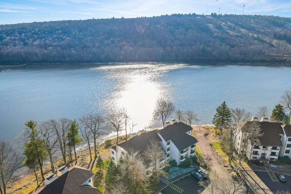 Midlake Memories Apartment in Big Boulder Lake