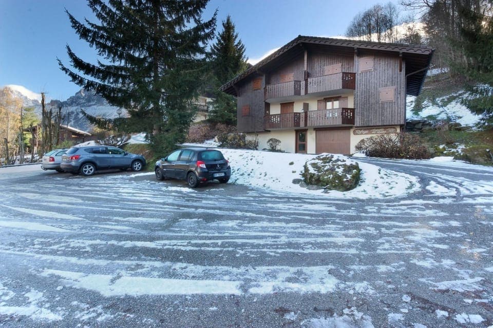 Property building, Facade/entrance, Off site