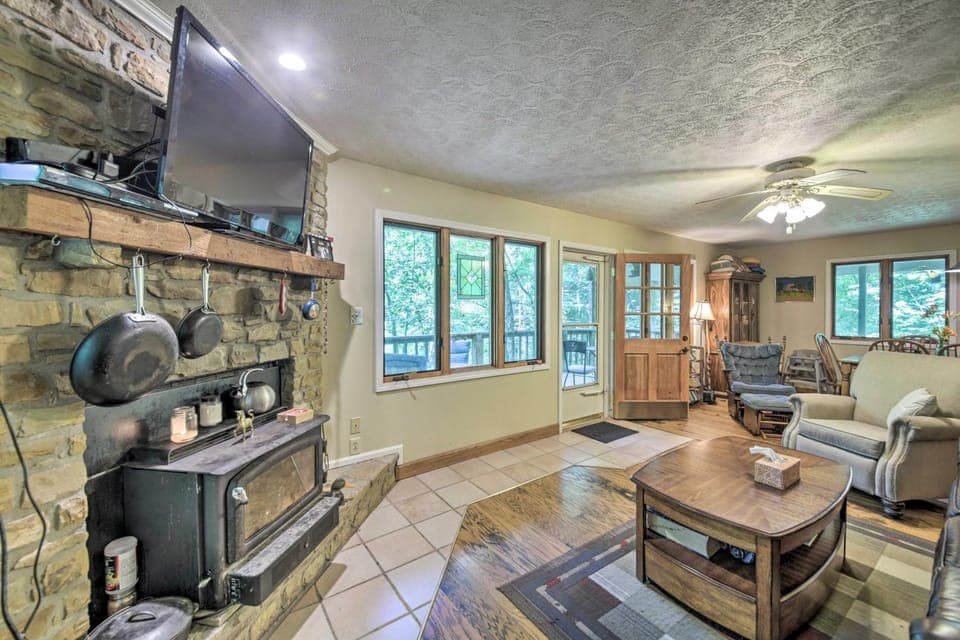 Riverside Cabin w/ 3 Decks in North Vernon! Cabin in Indiana