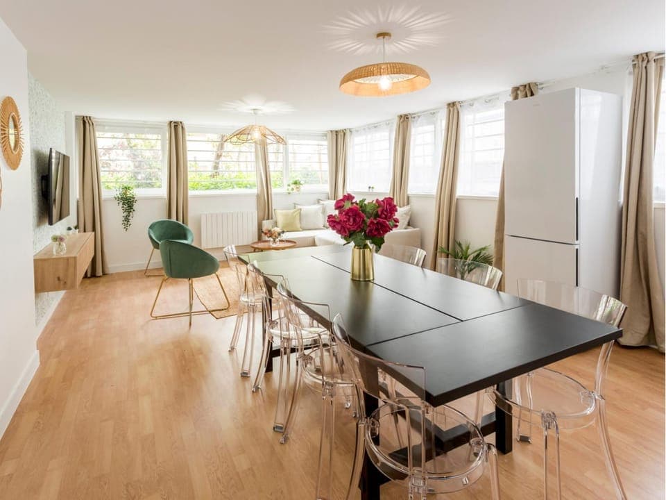 TV and multimedia, Living room, Dining area