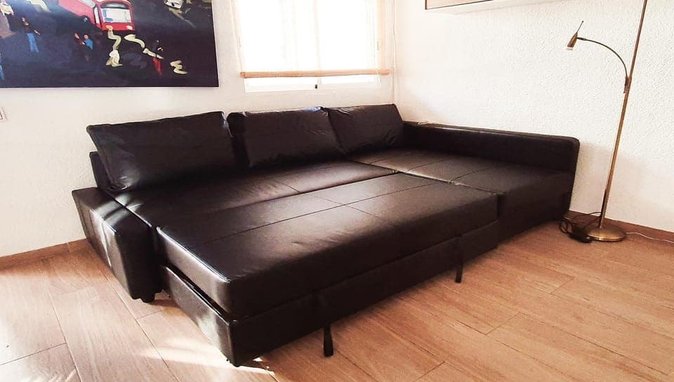 Bed, Living room